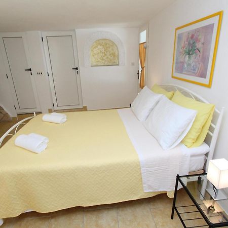 Apartments Knezovic Ровінь Номер фото