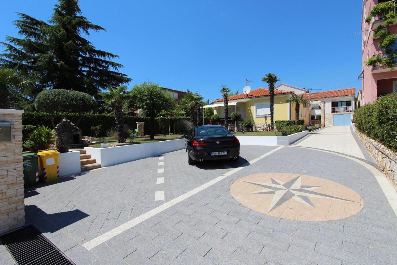 Apartments Knezovic Ровінь Екстер'єр фото