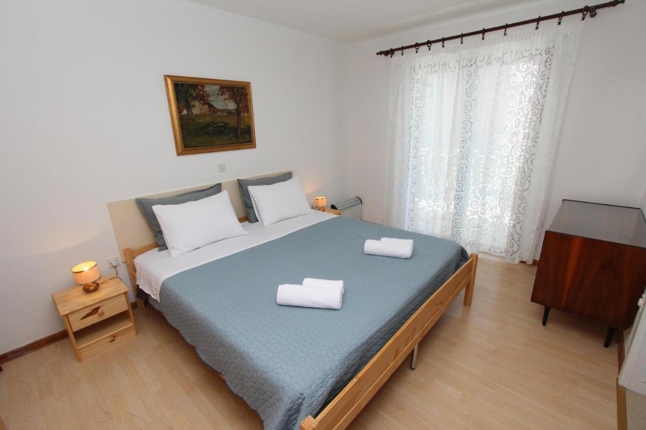 Apartments Knezovic Ровінь Екстер'єр фото