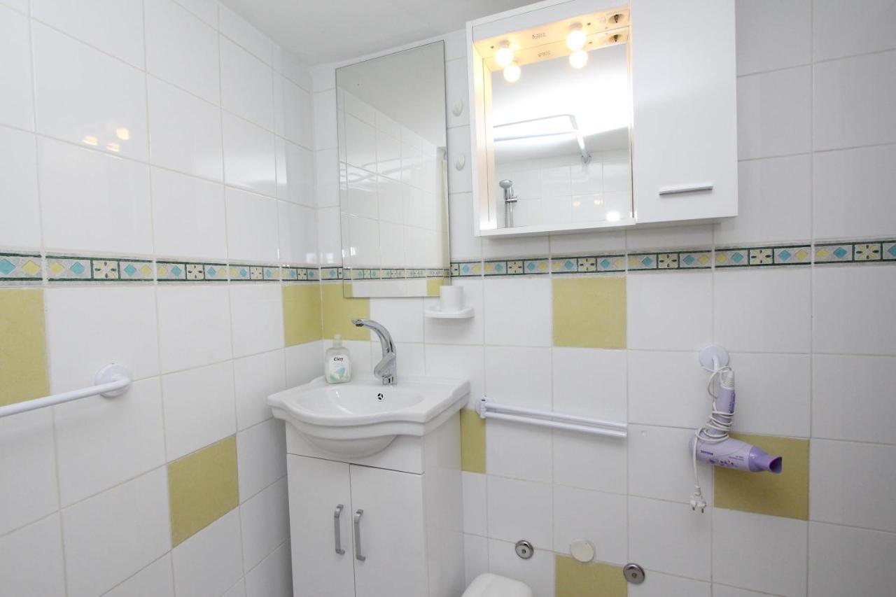 Apartments Knezovic Ровінь Екстер'єр фото