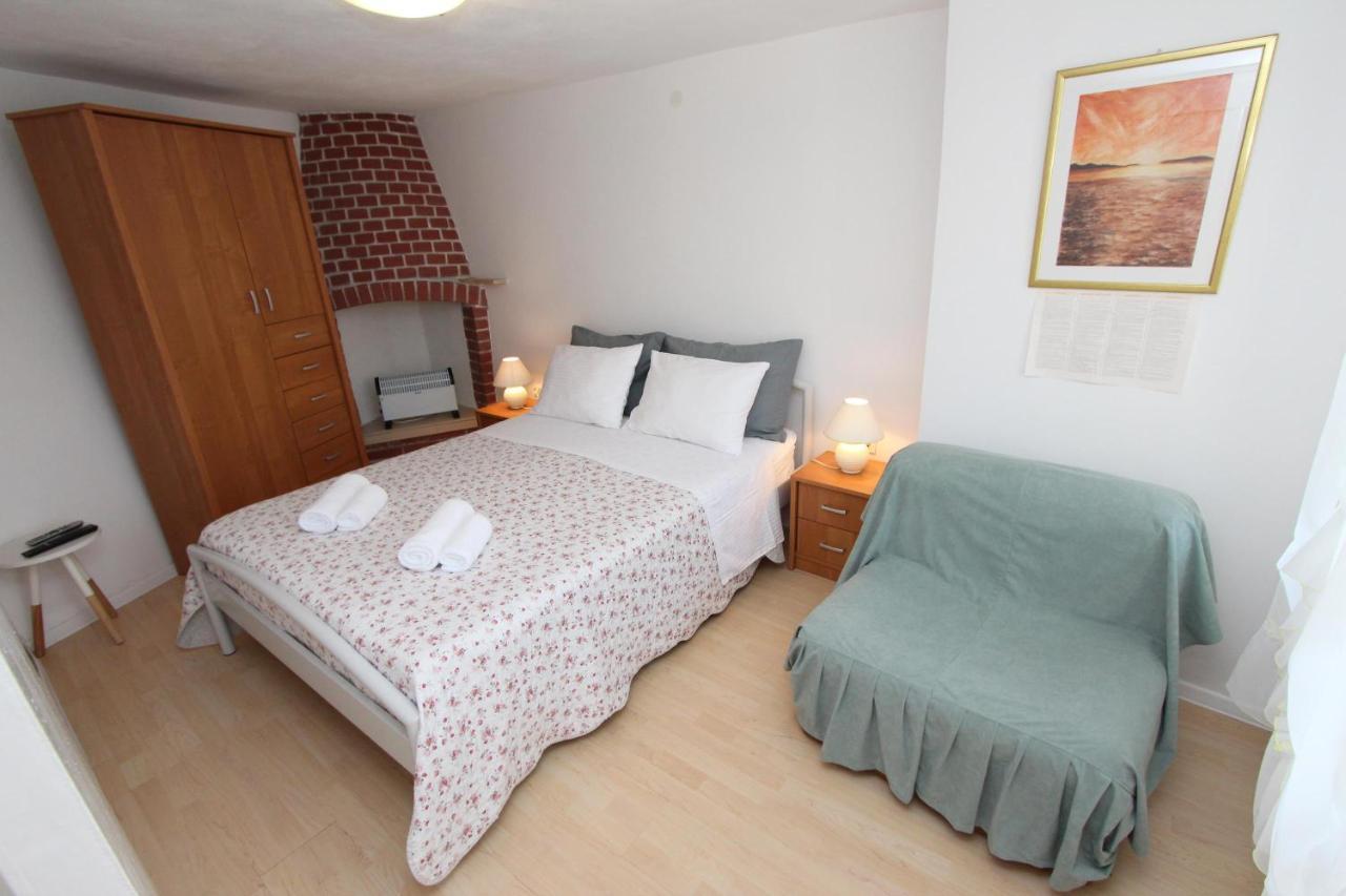 Apartments Knezovic Ровінь Екстер'єр фото