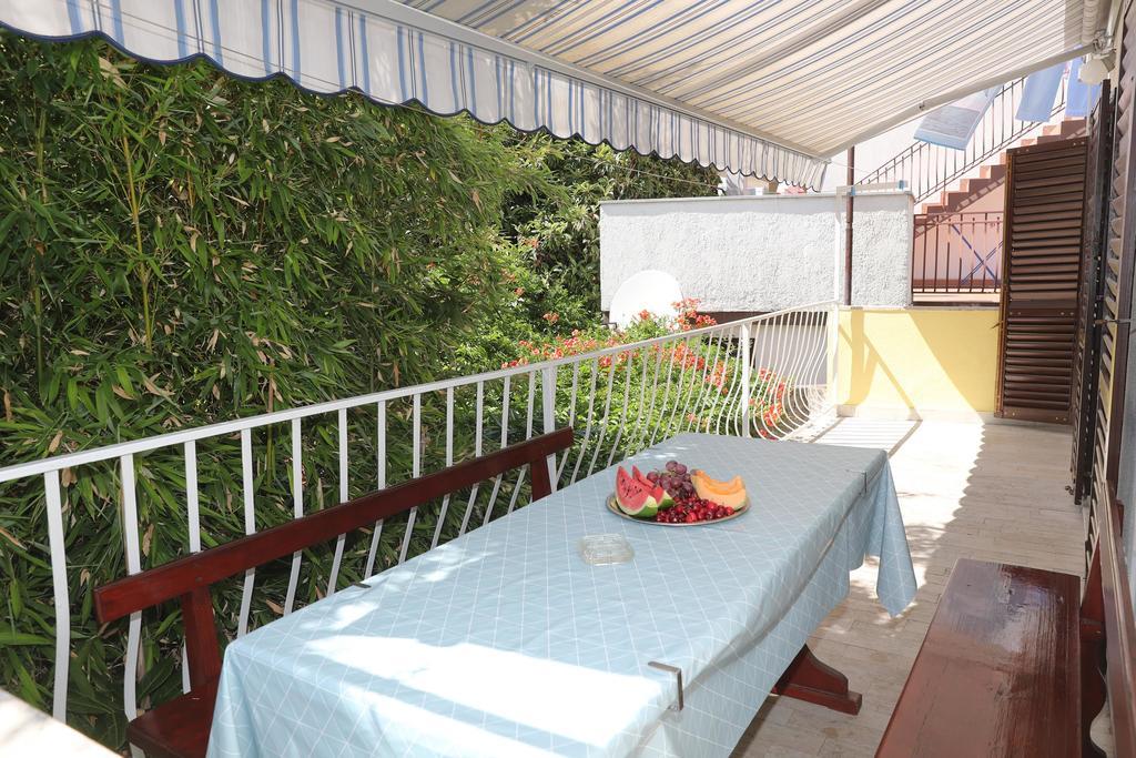 Apartments Knezovic Ровінь Екстер'єр фото