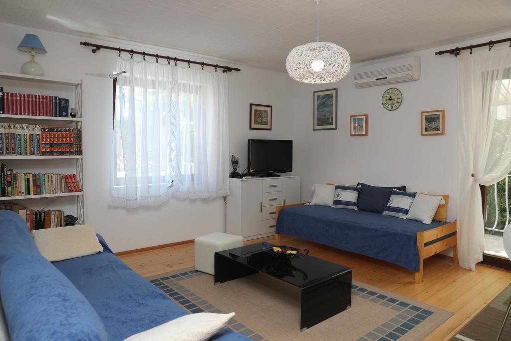 Apartments Knezovic Ровінь Екстер'єр фото